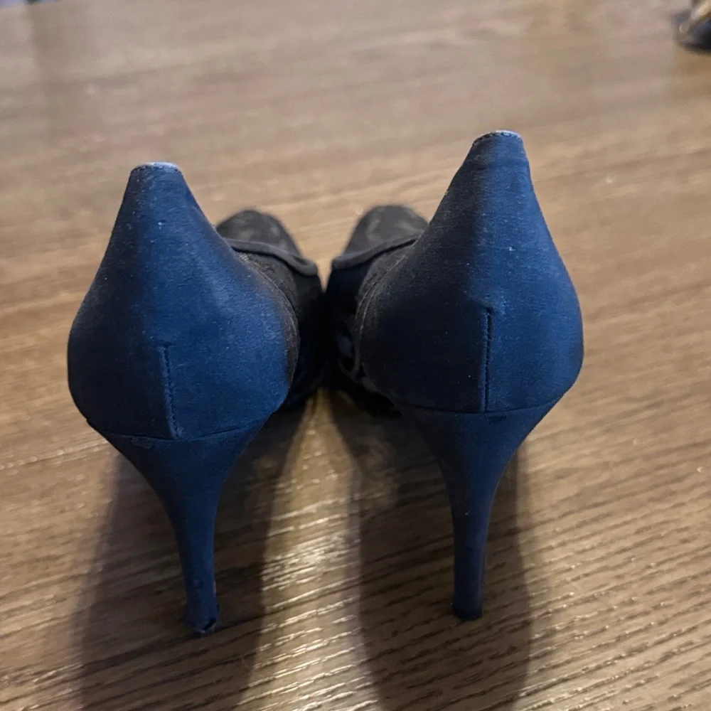 Authentic Saint Laurent classic black lace  Pointed-Toe Pumps - Picture 6 of 6